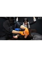 「メイド服の藤咲さんの足裏を足枷拘束で更に開発! 同時責めで更に感度アップ!?」わかしラボ WAKA-063藤咲紫 4