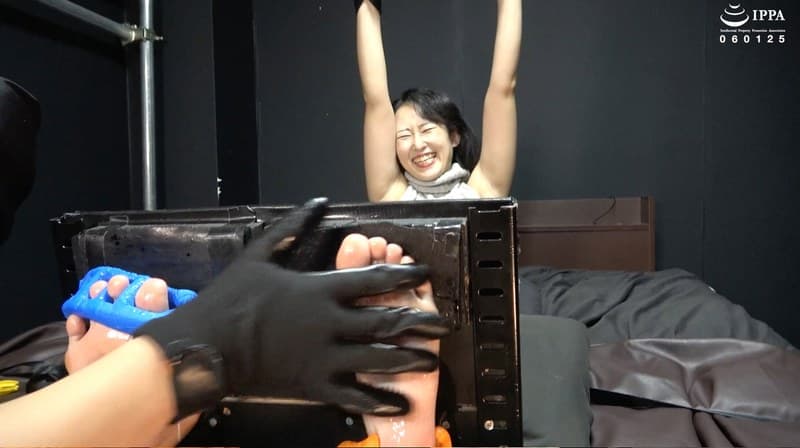 「足枷くすぐりで過去イチ反り返ってくすぐったがるほたるさん！」わかしラボ WAKA-065 海埜ほたる 3