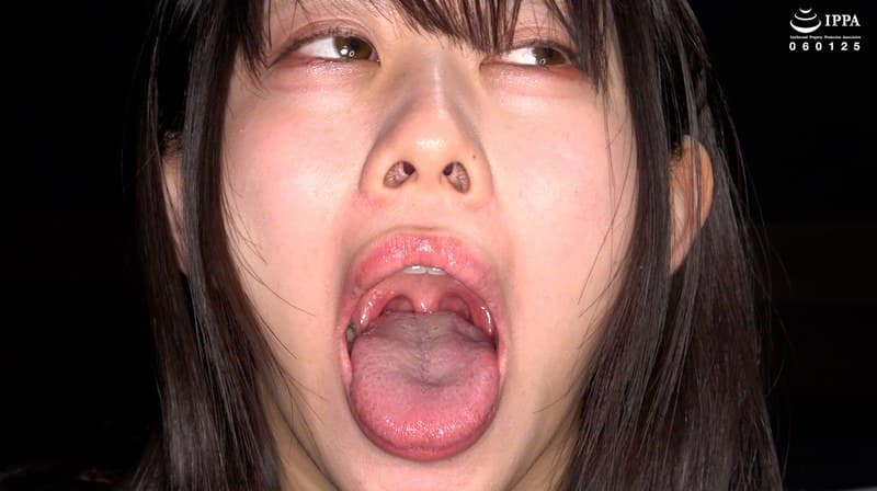 【激レア】「超貴重な口内・歯・のどちんこ観察＆小魚咀嚼巨大女プレイ！」甘井くるみ