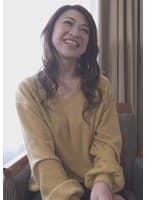 下着を見せるエッチなバイト！美魔女のランジェリーの中はすでに濡れ濡れの糸引き状態！