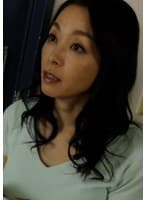 いつもお裾分けに来てくれるお隣の奥さんがエロく誘ってくるので…思わず玄関先での痴女SEXでザーメンを搾り取られる！