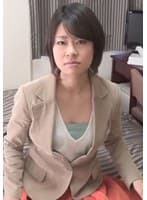 電マですぐにイッちゃう敏感奥様！激しくされてビュビュビュ～っと大量潮吹き！