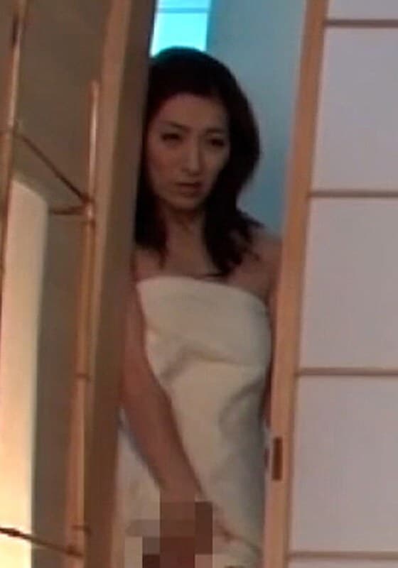 ムラムラ熟女が全裸で肉棒狩り！淫気爆発で本能丸出し生嵌め狂い！