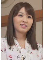 こたつの下で継母にイタズラ！ネイキを立てる親父を横目にいびつな関係の継母とムスコ！