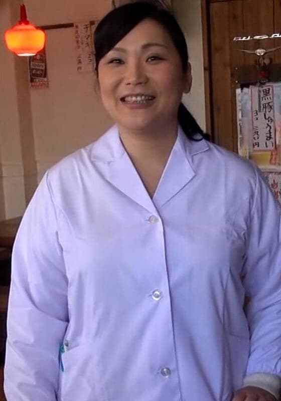 行列のできる中華屋さんの美人女将が旦那に内緒でAV出演！？人生初のカメラの前でのSEXに爆乳揺らしてぶっ飛び破廉恥性交！