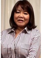 若くして結婚して遊びを知らないぽっちゃり爆乳熟女が初めて撮られる緊張感と羞恥心に人生最高の快感を感じ本能丸出しでイキまくる！