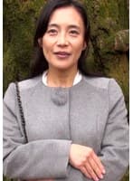 黒髪清楚な雰囲気の五十路熟女さんが激しいSEXを求めてAV出演!整った顔を歪ませイキまくる初撮りSEX!