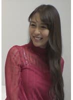 恥ずかしいけど気持ちいい!スレンダー巨乳奥様の艶かしい日焼けあと!