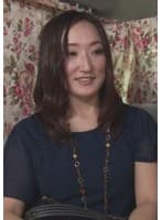 美魔女の喘ぎ声が車内に響く！お台場在住45歳のセレブ妻の真っ赤な下着！