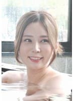 友達の母親達と比べても若々しくきれいな母。淡い恋心を抱く愚息の一途な思いに口だけよと言いつつも一線を越えてしまう禁断の肉欲性交!