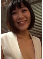 ぱっくり開いた胸元にしか目がいきません！新婚6カ月なのに欲求不満の巨乳若妻さんとノリノリパコパコ絶頂SEX！