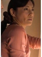 性欲溢れる熟女はディルドオナニーを見られ、理性と欲望の狭間で快楽に堕ちていく！