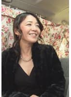 色白ドMな奥様は手足を身動き出来ない状態にされての電マ責めにビクンビクンと仰け反る快感に溺れる。美乳を揺らしてイキ果てる！