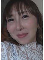 ナンパ男についてきちゃった巨乳奥様は男のモノにしゃぶりつき離さない。豊満ボディを揺らしながら感じまくり、そのまま中出しされちゃう。