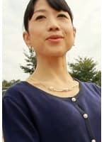 上品で清楚な雰囲気のスレンダー熟女の肉欲暴走SEX！10年振りのSEXでイキ過ぎ注意！