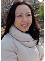 8年間、男性経験なしの濃いめの美人顔のバツイチ熟女さん。オンナの悦びと潤いを求めてAV出演！性欲発散の激ピスSEX！