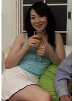 熟年の新婚夫婦が新しい刺激を求めて他人の目の前で濃厚SEX！見られることで興奮した夫婦が激しく絡みあう愛ある濃厚性交！