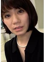 喪服姿の清楚な未亡人。夫の三周忌に夫の兄から迫られ久々のキスに理性を失い喪服を脱いでイキまくる。