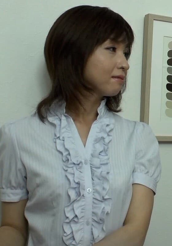 ひとりでAVを鑑賞しながら画面にあわせてオナニーしてる様をお蕎麦屋さんにバレて…。性欲爆発男女の淫靡なエロいお話。