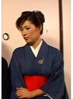 江の島のとある老舗旅館に訪れた訳アリカップルの男性客を誘惑する美人女将。それぞれの人間模様が交差する官能エロドラマ!