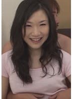 スレンダーな身体からは想像できない巨乳で黒髪の清楚系奥様が登場！玩具で身体をほぐしたら人妻の膣奥に勝手に射精しちゃいました！