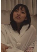 目がくりくりな色白BODYの美女とほんのり焼けた肌にキリっとした目が美しい美女。メイクルームで待機中に思わぬハプニング発生でハメられちゃう?!