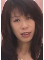 カメラの前で緊張気味の四十路奥様！まだまだ女を捨てられないセックスレスの奥様は旦那に内緒の中出しセックス！