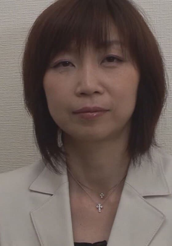 熟女系風俗で働くキレイ目バツイチさん！これぞ本物と言わんばかりの絶品技を披露したら吸い付くような肉壺で肉棒を刺激して生中出し！