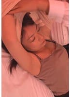 起きない事をいいことにオッパイ舐めたり電マをあてたりヤリたい放題中出しSEX！！