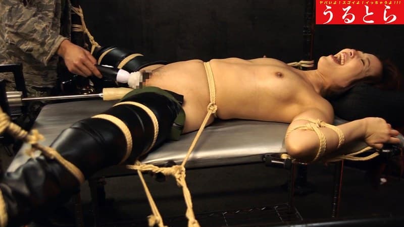 女スパイの大開脚淫唇集中攻撃！巨大ピストンマシンで失神寸前