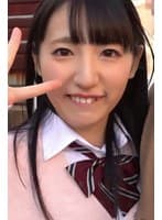 あどけない笑顔の幼い制服女子の淫乱な姿!