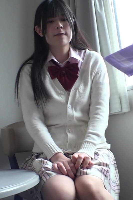 おとなしい女〇〇生が顔をゆがめる強引セックス