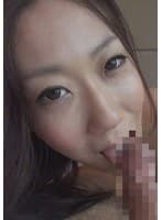 名器妻発見!!地元では不倫なんて絶対できない人妻さんが旅行先でする事は…もちろんオトコ漁り。バツグンの腹筋を魅せて、知らない土地で知らない男と未経験のセックスを堪能