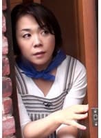 田舎暮らしに憧れ移住して3年。ご主人とは別居生活。人恋しさからAVメーカーに応募してきた美熟女さんとカメラの前でうれし恥ずかし中出しSEX!