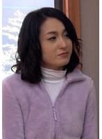 山間部に暮らす清楚な美熟女が旦那とのセックスレスで刺激を求めてAV出演。旦那に内緒で自宅でドキドキAVSEX!