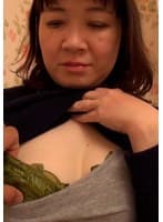 大きな乳首とキレイな乳房。久しぶりの男性とのエッチに盛り上がる淫乱開花の熟女SEX