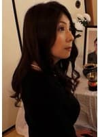 未亡人となった義姉に恋する義理の弟。遺影の前で狂おしく悶える禁断SEX!